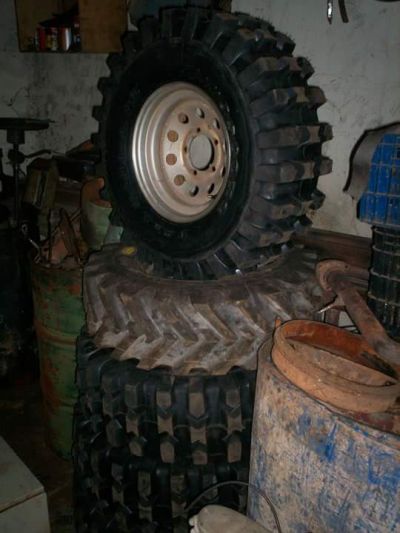 Jogo roda e pneus 31x10 r
